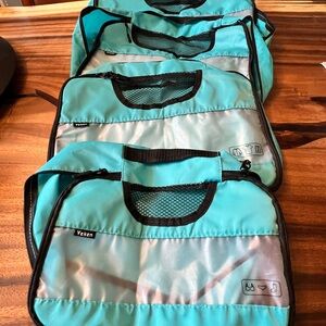 Veken Cyan and Black Packing Cubes Set